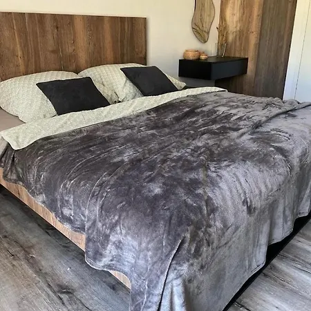 Prima Apartment *